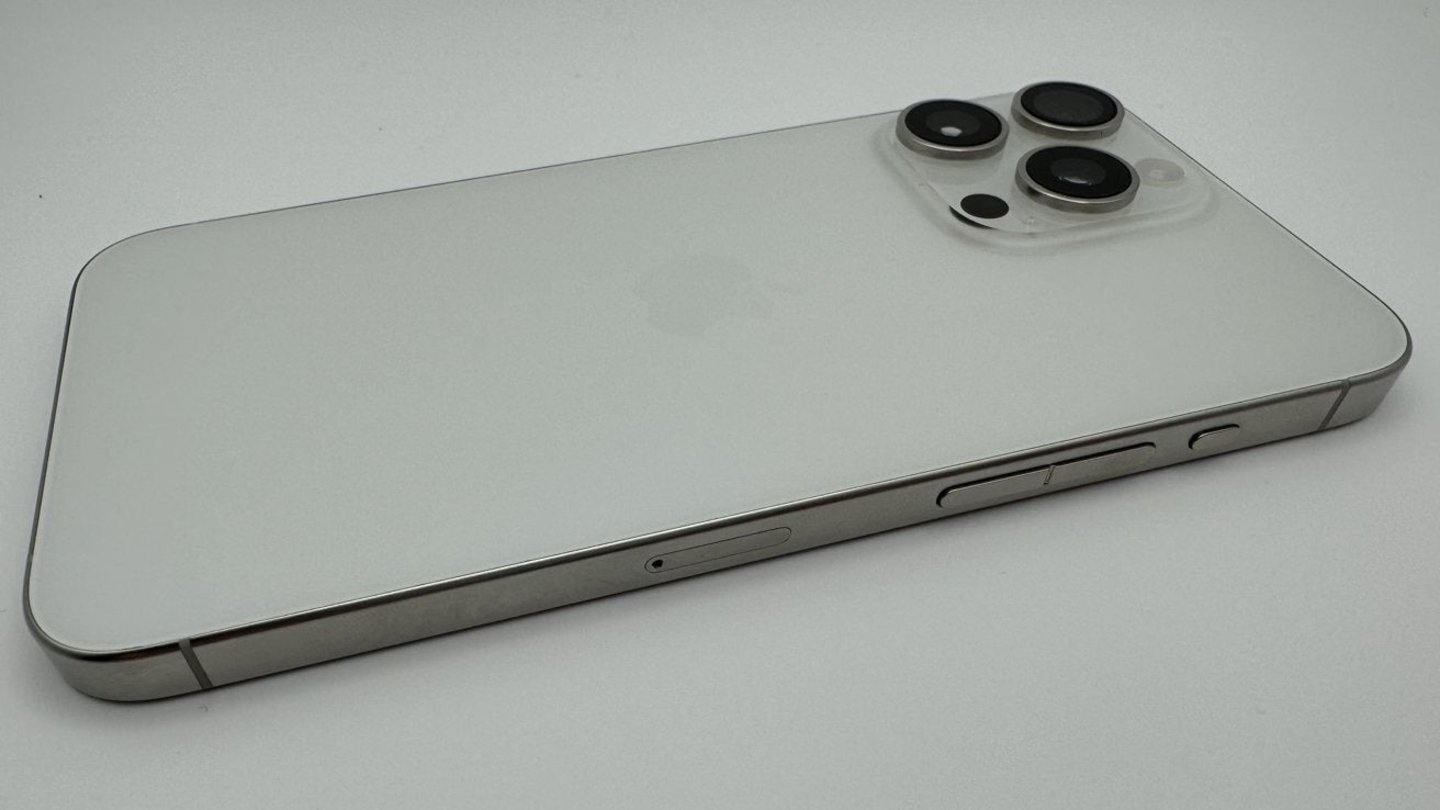 Un prototype de l'iPhone 15 Pro Max qui n'a jamais vu le jour est révélé 3 Prototype de l'iPhone 15 Pro Max