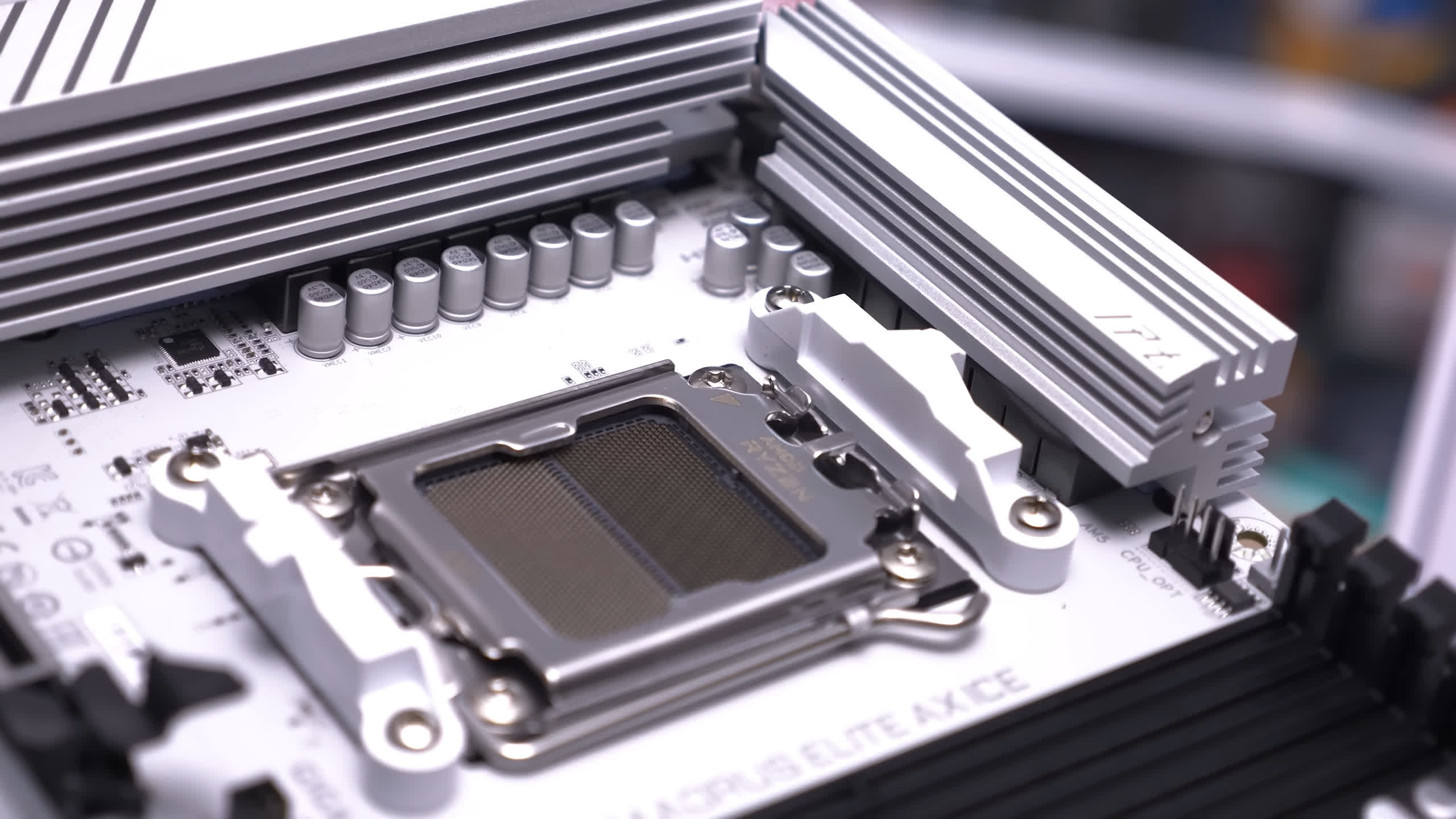 Toutes les cartes mères x56 AMD B650 : thermiques VRM et plus encore 26 1720697827 590 Tour dhorizon des cartes meres x56 AMD B650 thermiques VRM et
