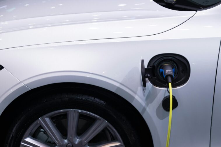 Des usines automobiles fermées seront converties en usines de véhicules électriques grâce à une nouvelle subvention du gouvernement américain de 1,7 milliard de dollars 1 Closed auto manufacturing plants will be converted into EV factories using new $1.7 billion US government grant