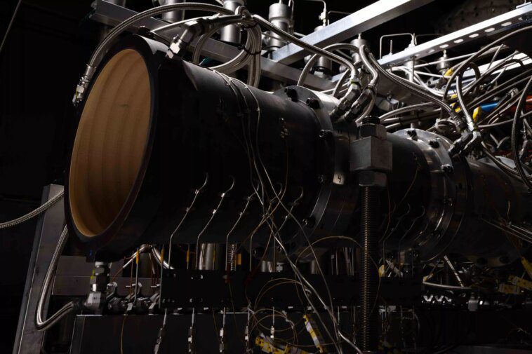 GE Aerospace présente un statoréacteur hypersonique bimode révolutionnaire 1 GE Aerospace shows off groundbreaking hypersonic dual-mode ramjet engine