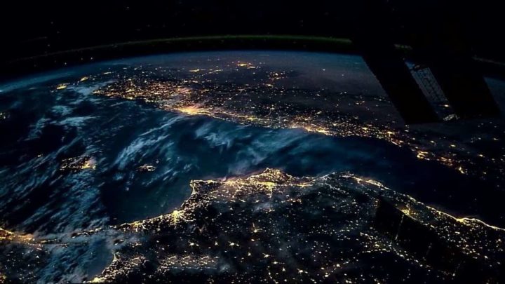 Oubliez les croisières… des entreprises préparent des ballons pour emmener les touristes dans l'espace 3 Terre