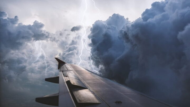 Ne réservez jamais un vol l'après-midi ou le soir pendant les mois d'été. Voici pourquoi 4 Orage