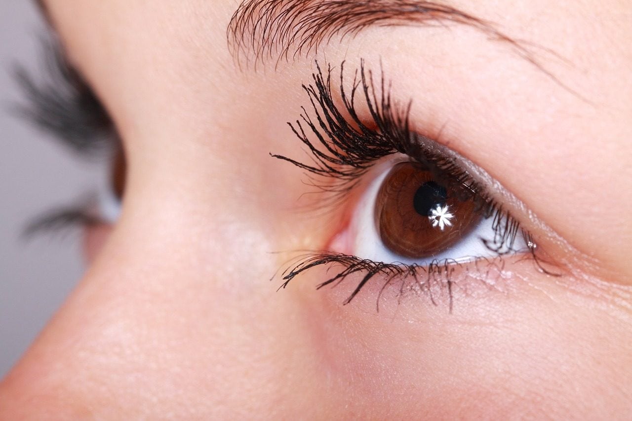 Pourquoi les extensions de cils peuvent être dangereuses pour la santé : l'explication de l'expert 3 Immagine