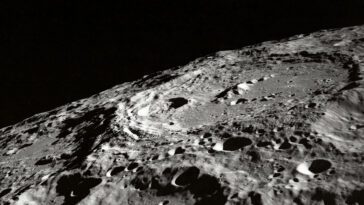 Des scientifiques chinois découvrent de l'eau dans un étrange cristal lunaire 2 Chinese scientists find water in strange lunar crystal, challenging dry Moon theory