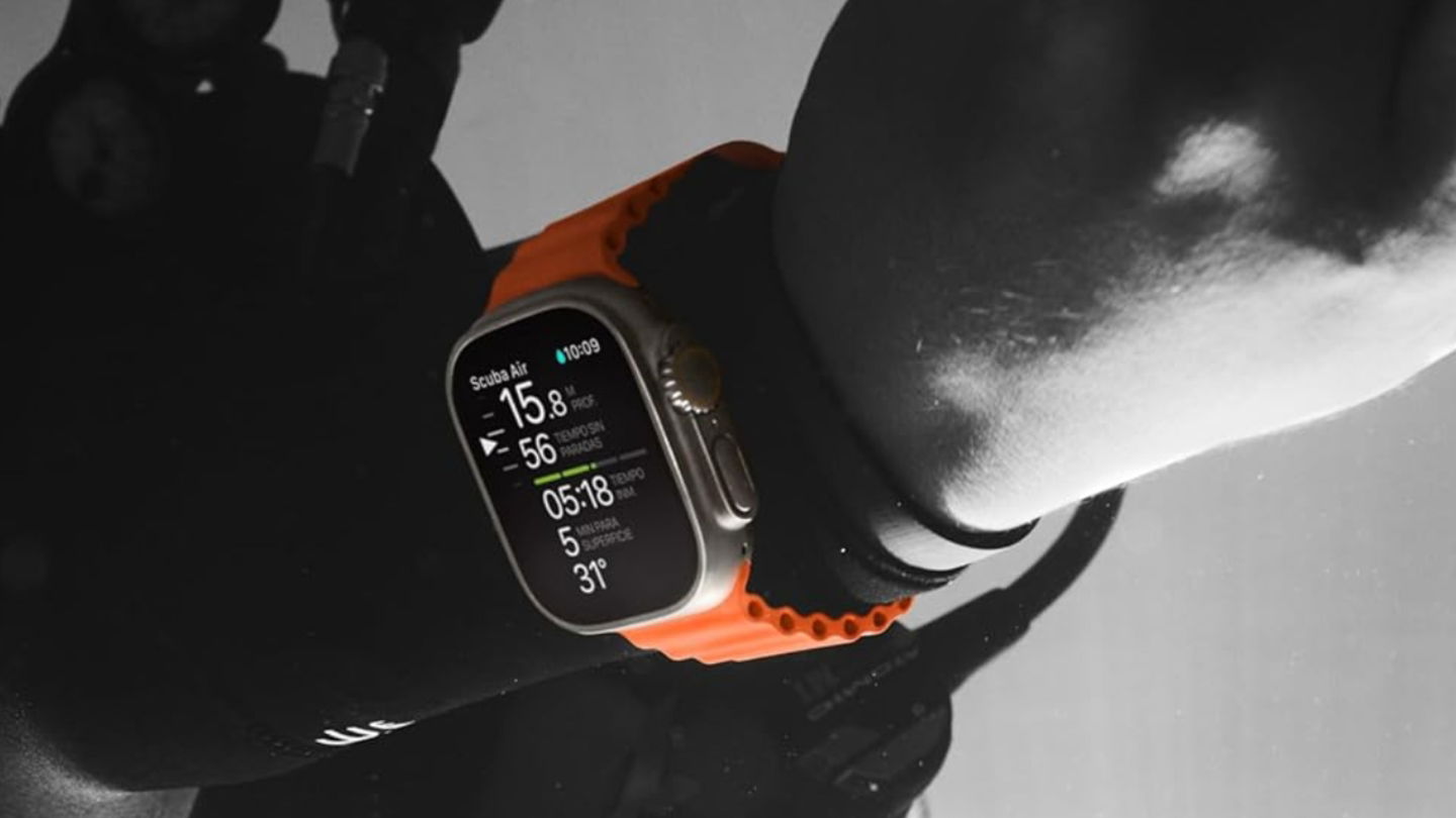 Apple Watch Ultra 2 avec bracelet orange