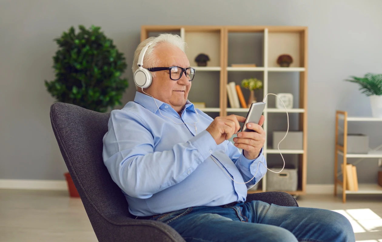 how to make smartphone elderly friendly