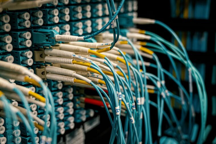 Des perturbations Internet dans toute la France après la coupure de câbles de fibre optique dans un présumé sabotage 1 Internet disruptions across France after fiber optic cables cut in suspected sabotage