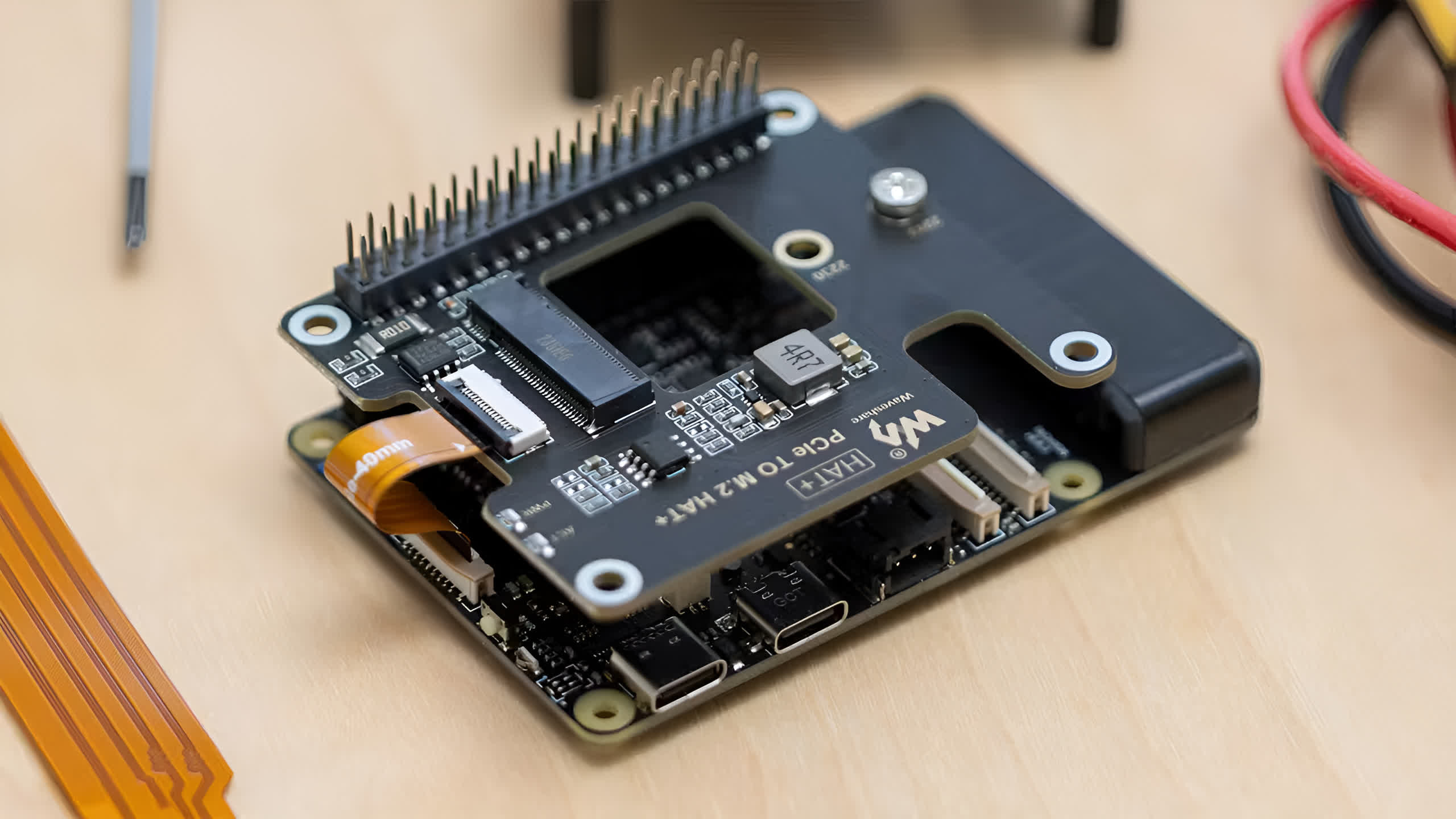 L'ordinateur monocarte Tachyon de Particle intègre la 5G et un NPU 12 TOPS dans un boîtier alimenté par Snapdragon 3 1722433420 784 Lordinateur monocarte Tachyon de Particle integre la 5G et un