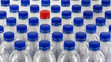 Désormais, les bouchons qui ne se détachent pas des bouteilles deviennent obligatoires: pourquoi c'est une loi qui a du sens 27 Immagine