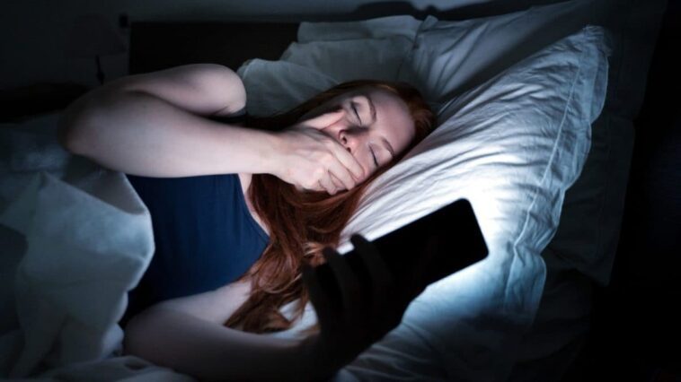 Comment les réseaux sociaux influencent votre sommeil, l'expert : "Ce n'est pas seulement une question de lumière d'écran" 1 Immagine