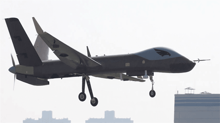 Il ressemblait à une éolienne, mais ce cargo chinois cachait en réalité des drones de combat 1 Cela ressemblait à une éolienne, mais ce cargo chinois cachait vraiment des drones de combat