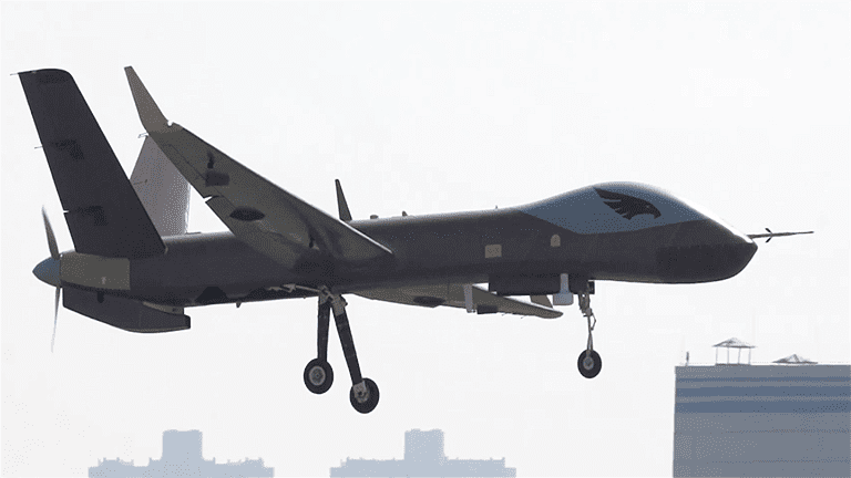 Il ressemblait à une éolienne, mais ce cargo chinois cachait en réalité des drones de combat 2 Cela ressemblait à une éolienne, mais ce cargo chinois cachait vraiment des drones de combat