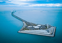 La Chine a construit un pont-tunnel qui bat tous les records. Cela confirme une fois de plus sa position de première puissance mondiale en matière d'infrastructures.