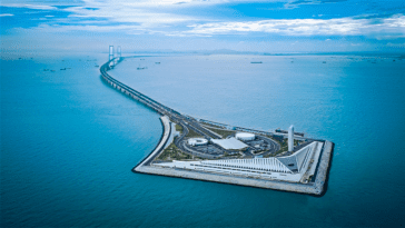 La Chine a construit un pont-tunnel qui bat tous les records. Cela confirme une fois de plus sa position de première puissance mondiale en matière d'infrastructures.
