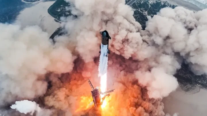 La fusée spatiale de SpaceX pourrait endommager la surface de la Lune 2 Image du vaisseau Starship de SpaceX en route vers la Lune