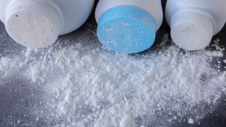 Pourquoi le talc est "probablement cancérigène" : le médecin explique comment choisir les produits à utiliser 1 Image
