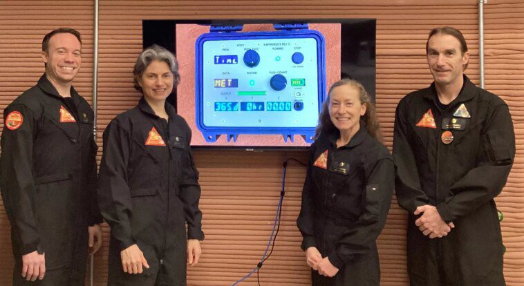 La première mission de la NASA axée sur un habitat simulé sur Mars se termine avec un équipage sain et sauf 1 First NASA mission focused on simulated Mars habitat ends with crew alive and well