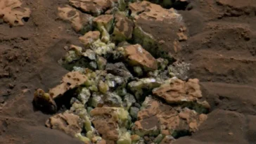 Le rover Curiosity découvre une surprise dans une roche de Mars 22 Rover Curiosity descobre uma surpresa numa rocha de Marte