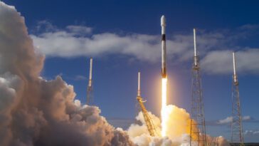 L'échec du lancement de la fusée SpaceX entraîne la chute de 20 satellites Starlink, enquête arrive 30 SpaceX rocket launch failure leads to 20 Starlink satellites falling from sky, prompting probe
