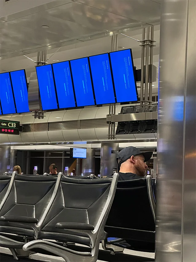 L'écran bleu de la mort sur un PC Windows à cause de Crowdstrike ? Voici des solutions 2 Windows blue screen of death at Airport