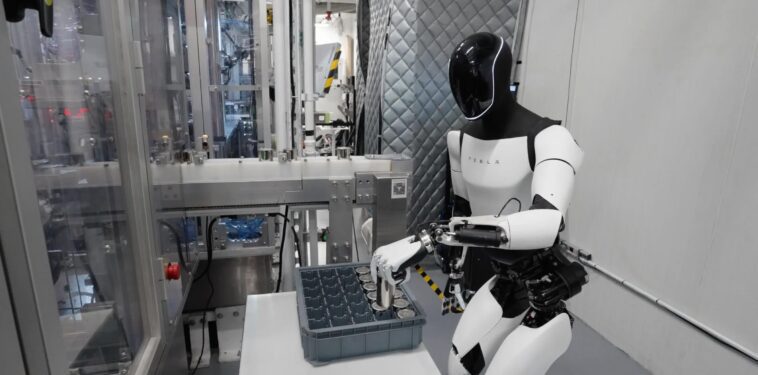 Les robots humanoïdes de Tesla ne sont pas adaptés aux usines, selon l'ex-responsable d'Optimus 1 Tesla Optimus robots will soon help the company build its electric vehicles