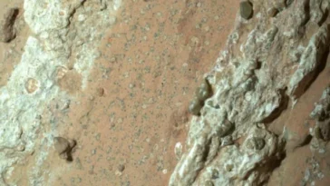 NASA découvre une roche qui suggère l'existence de la vie sur Mars 18 NASA descobre uma rocha que sugere a existência de vida em Marte