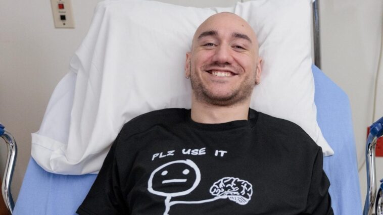 Ora Noland utilise la puce implantée dans le cerveau pour apprendre de nouvelles langues : les progrès de Neuralink 1 Immagine