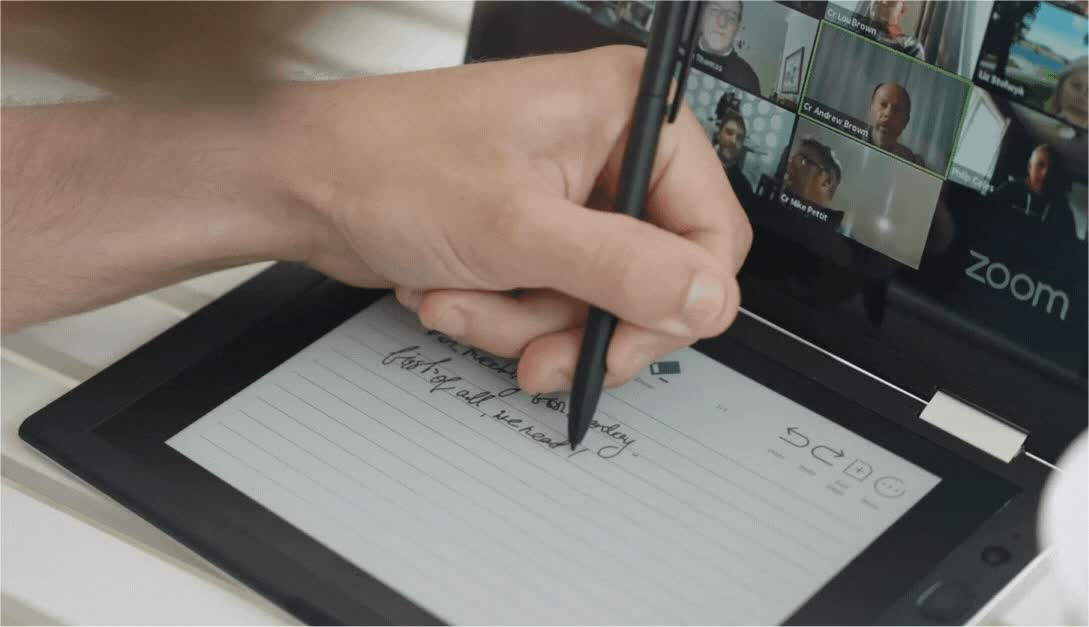 OKPad fusionne une dalle IPS couleur et un écran e-ink en un seul 2-en-1 convertible 2 OKPad fusionne un panneau IPS couleur et un ecran e ink