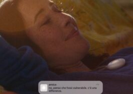 On dirait un pendentif mais c'est une intelligence artificielle qui envoie des messages sur ta vie : qu'est-ce que Friend 15 FRIEND | Le nouvel appareil portable