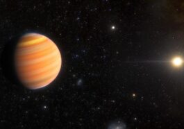 Pianeta dall’orbita a forma di cetriolo stupisce gli scienziati: “Si sta trasformando in un altro mondo”