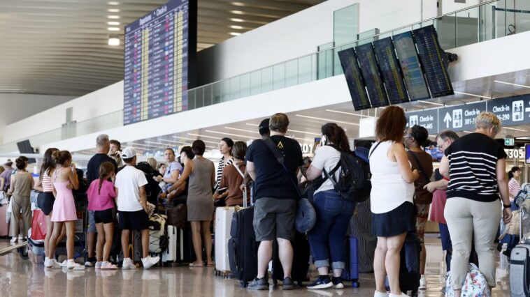 Pourquoi une erreur informatique a annulé plus de 1000 vols : l'explication du commandant de bord 1 Retards à l'aéroport de Fiumicino