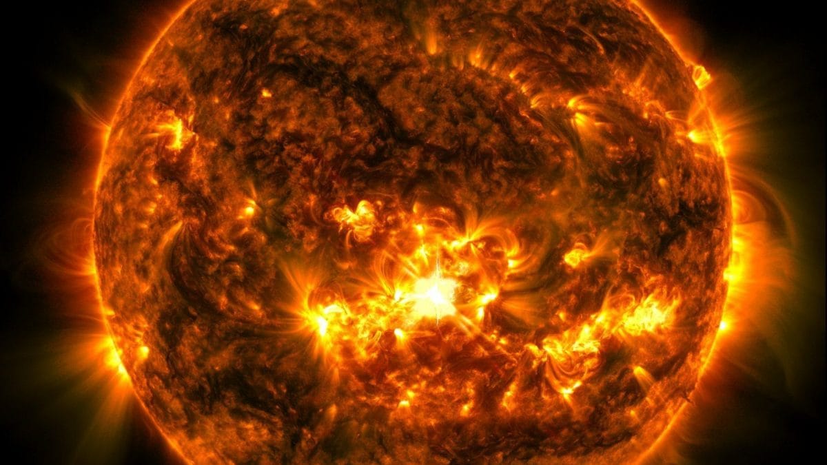 Prévue aujourd'hui une tempête solaire cannibale sur Terre : des aurores merveilleuses attendues 2 Image