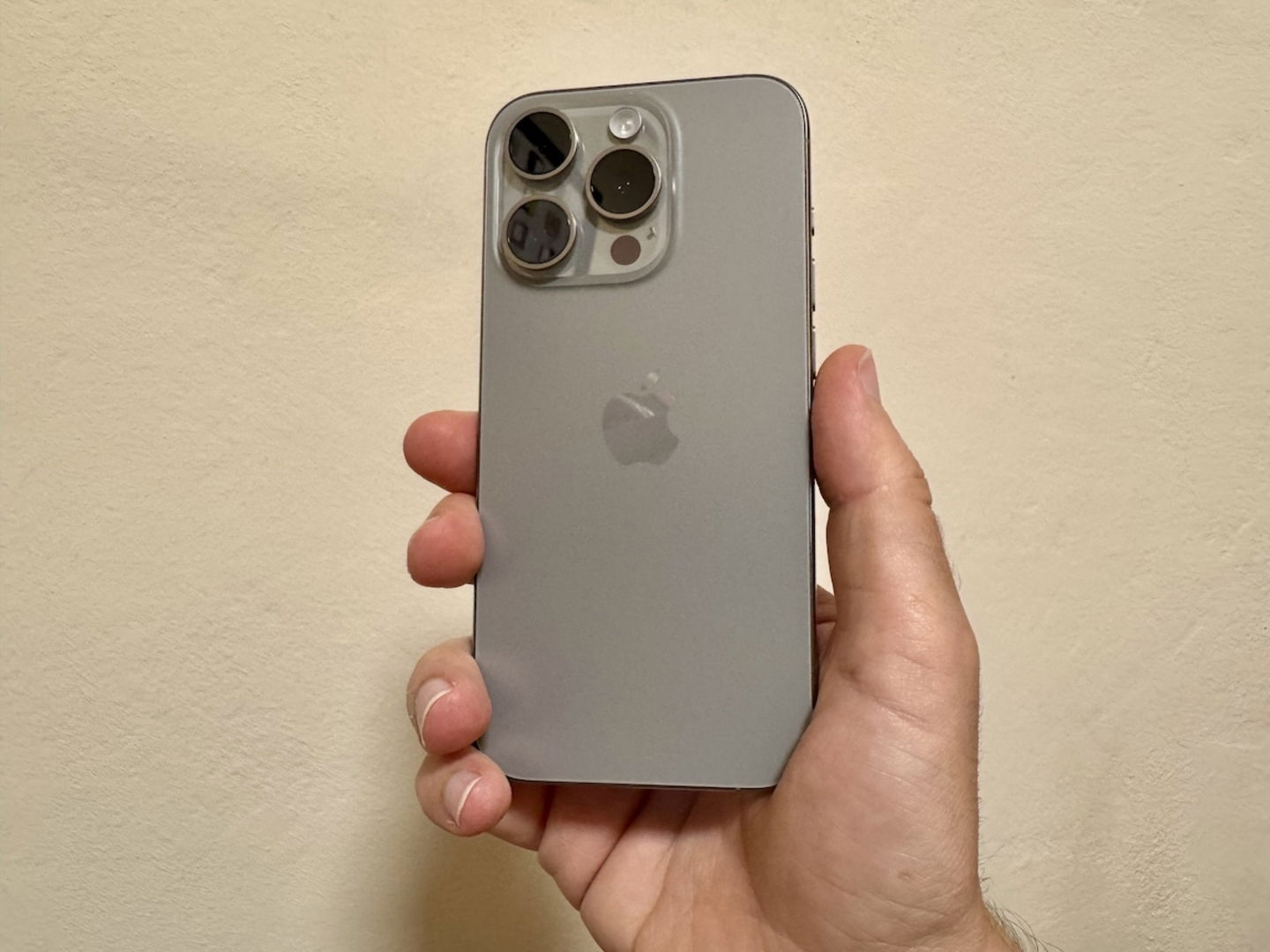 Quel modèle d'iPhone utilise le PDG d'Apple, Tim Cook 3 iPhone 15 Pro