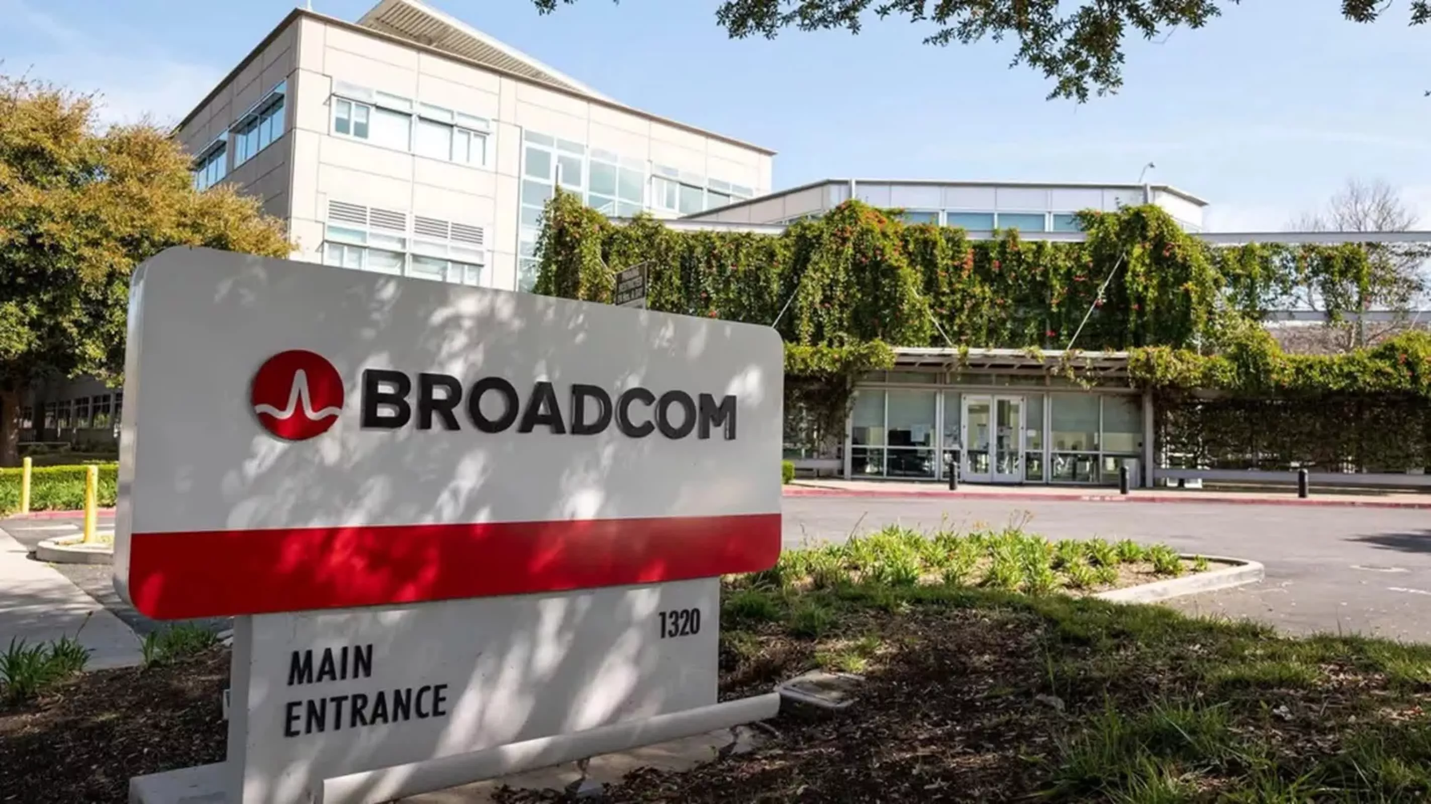 Sam Altman en pourparlers avec Broadcom pour développer une puce IA 2 Sam Altman en pourparlers avec Broadcom pour developper une puce