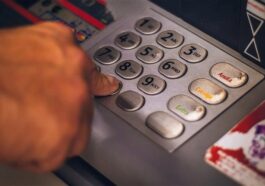 Si eres cliente del Santander, mucho cuidado con la nueva estafa de la que alerta el banco
