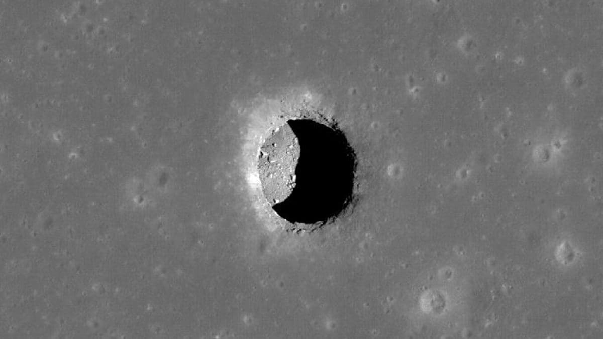 Sur la Lune il y a un tunnel qui peut mener à une caverne souterraine : la découverte des chercheurs italiens 2 Immagine