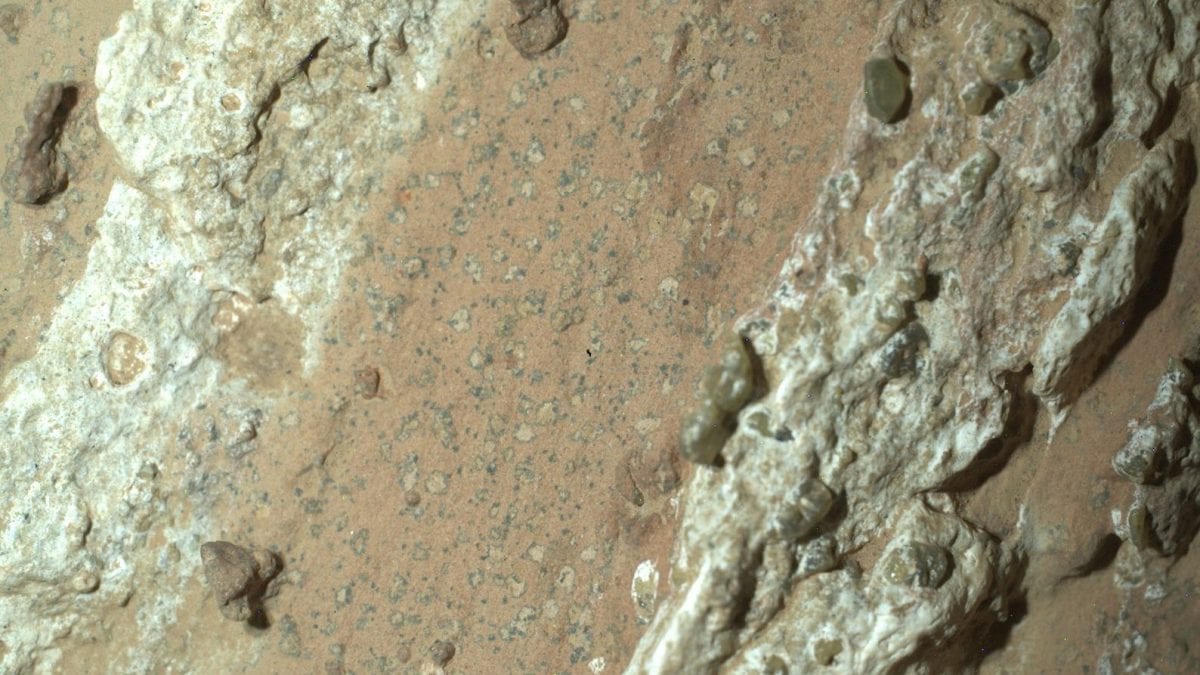 Traces de vie sur Mars ? Découverte d'une roche unique qui ouvre la voie à un nouveau scénario 2 NASA | Photo des taches sur la roche "Cheyava Falls"