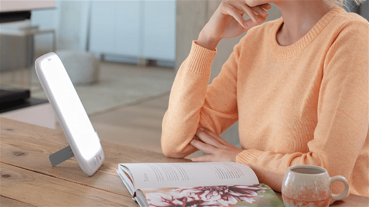Voici Beurer TL 35, la lampe de luminothérapie qui met fin au manque d'énergie et change votre humeur 1 Il s'agit de Beurer TL 35, la lampe de lumière du jour qui met fin à la fatigue et change votre humeur