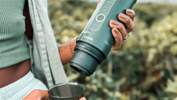 Voici Outin Nano, la cafetière portable qui prépare du café moulu ou en capsules en trois minutes