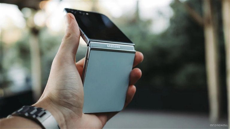 Xiaomi prépare un téléphone qui rivalisera avec le Galaxy Z Flip6 de Samsung 2 Xiaomi está preparando un móvil que rivalizará con el Galaxy Z Flip6 de Samsung