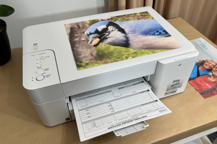Les meilleures imprimantes bon marché pour 2024 5 brother mfc j1205w tiny home business printer inkvestment tank is a small affordable office