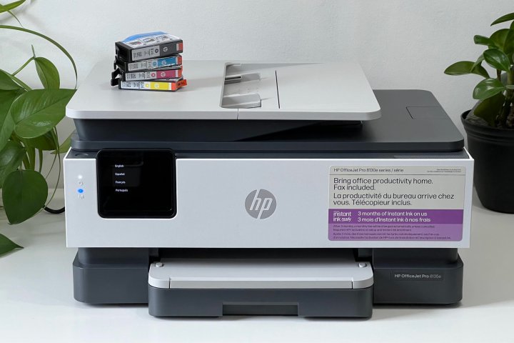Les meilleures imprimantes bon marché pour 2024 4 hp officejet pro 8135e review s has a mix of rounded and sharp corners dark light shades