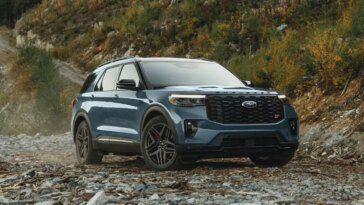 L'Explorer 2025 est le premier Ford à utiliser son nouveau système d'infodivertissement Android 12 The Explorer 2025 is the first Ford to run its new Android infotainment system