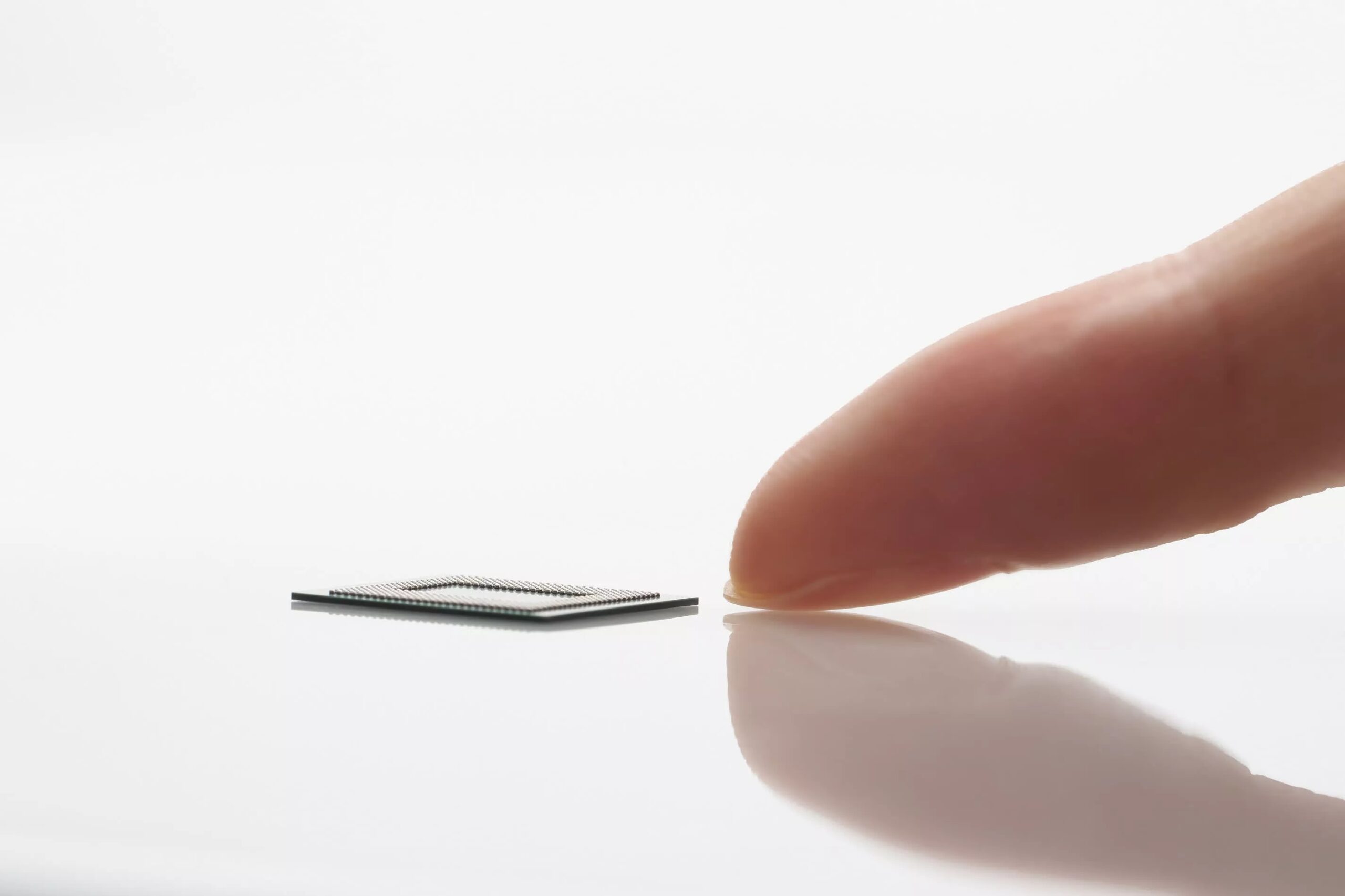 Samsung announces mass production of thinnest LPDDR5x sticks for enhanced on-device AI