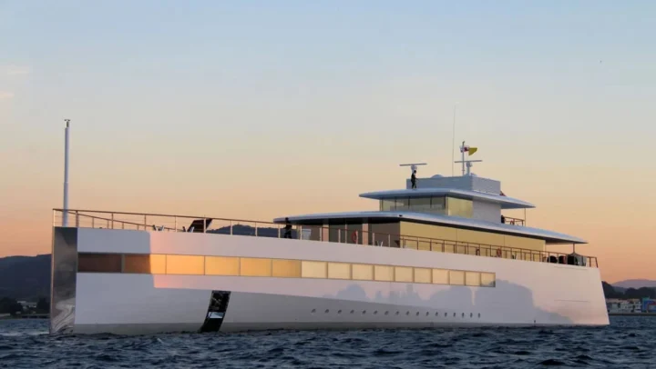 La superyacht de Steve Jobs heurte un autre navire de plusieurs millions de dollars (vidéo) 3 1723158138 968 La superyacht de Steve Jobs heurte un autre navire de.webp