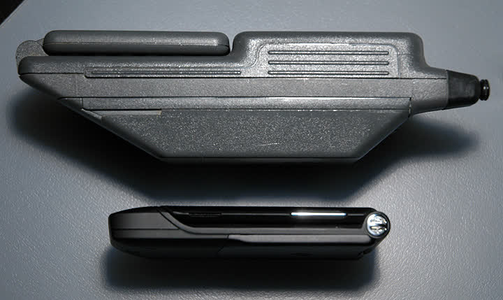 Motorola Razr V3 : l'iPhone d'antan 4 1724242118 235 Motorola Razr V3 liPhone dantan