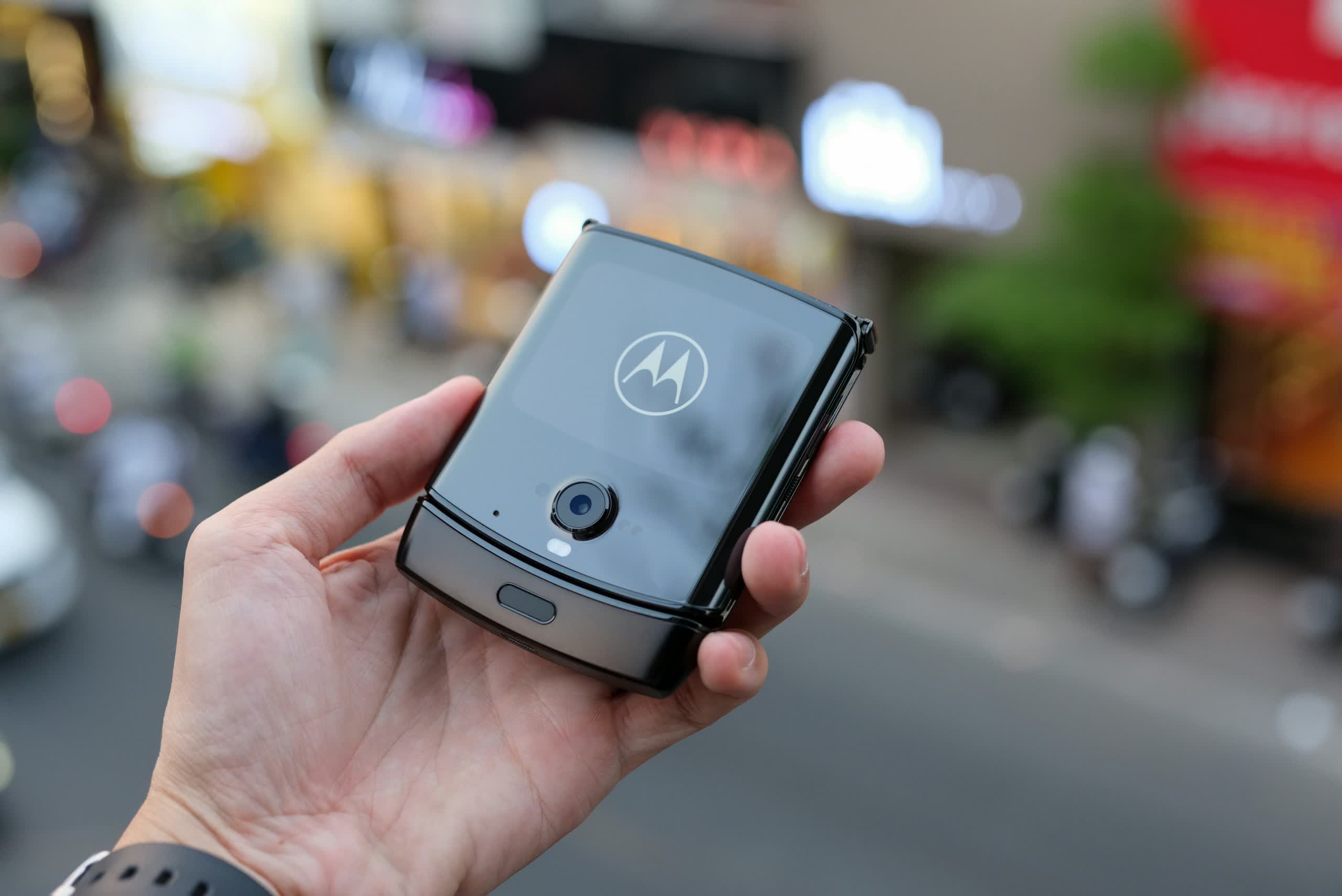 Motorola Razr V3 : l'iPhone d'antan 8 1724242119 530 Motorola Razr V3 liPhone dantan