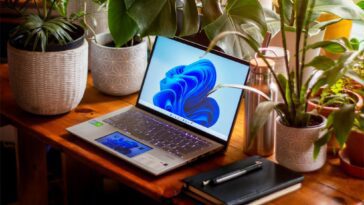La version Insider de Windows 11 ajoute un raccourci astucieux dans la barre des tâches pour jongler rapidement avec les applications 16 Windows 11 Insider build adds a slick taskbar shortcut for speedy app juggling