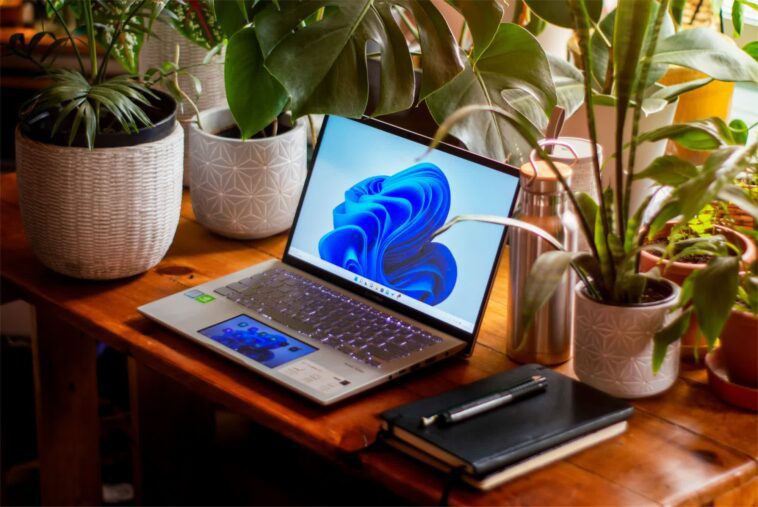 La version Insider de Windows 11 ajoute un raccourci astucieux dans la barre des tâches pour jongler rapidement avec les applications 1 Windows 11 Insider build adds a slick taskbar shortcut for speedy app juggling