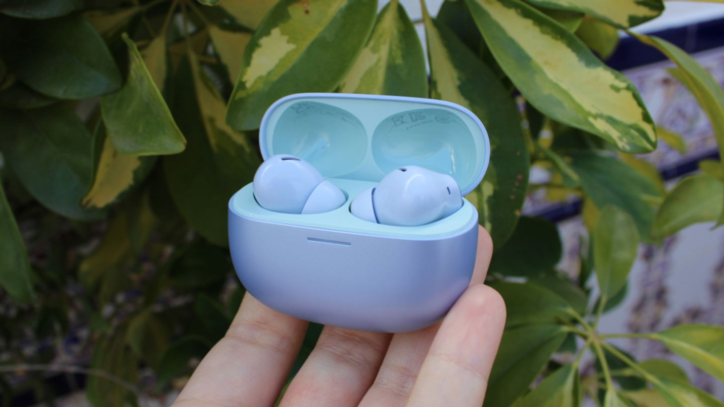 J'ai voyagé au Japon et voici les 5 gadgets que j'ai emportés avec moi : je les recommande à tout le monde 5 Étui des Redmi Buds 5 Pro en couleur mauve aurore